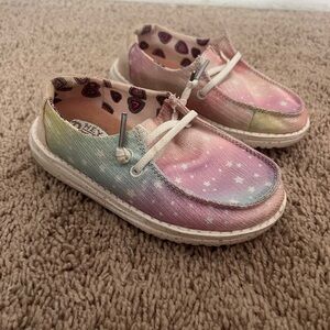 Girls Hey Dudes Size 9C